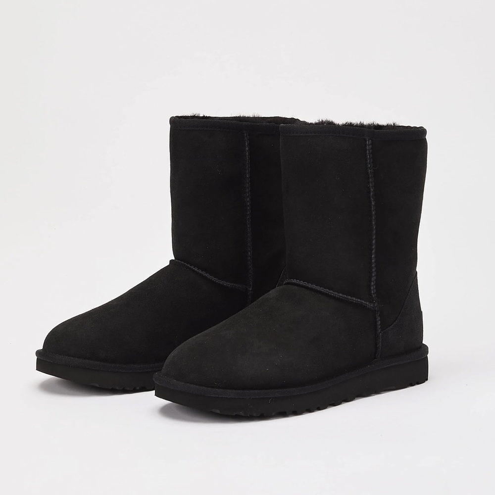 ✨NEW✨ UGG Classic Short Boot